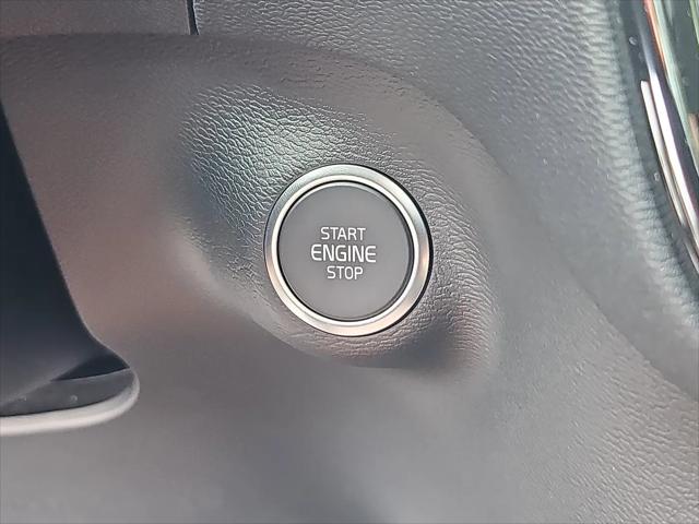 2026 Volvo XC40 Plus, B5 AWD Gas (mild hybrid), Dark