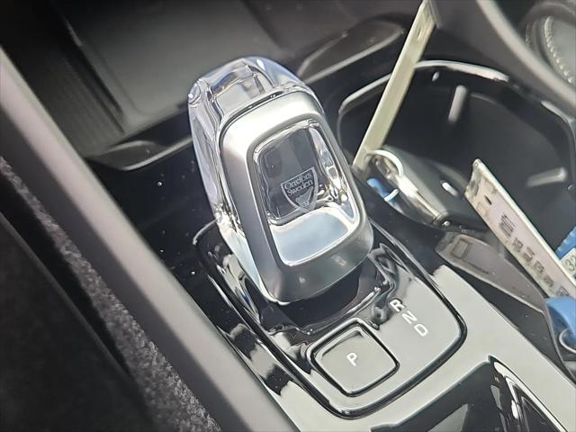 2026 Volvo XC40 Plus, B5 AWD Gas (mild hybrid), Dark