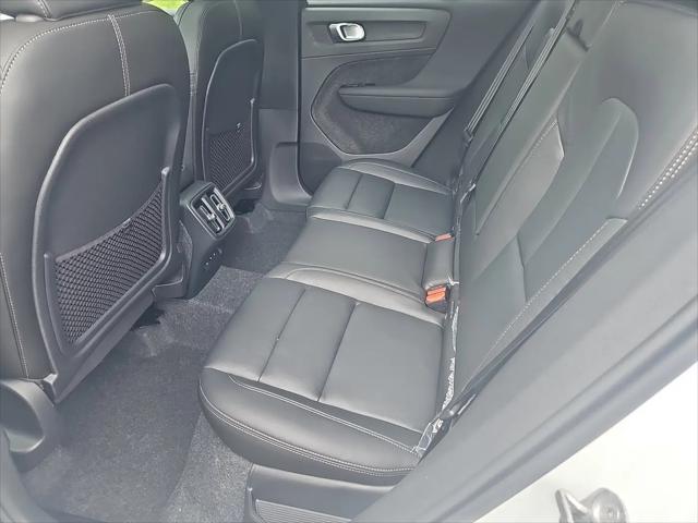 2026 Volvo XC40 Plus, B5 AWD Gas (mild hybrid), Dark