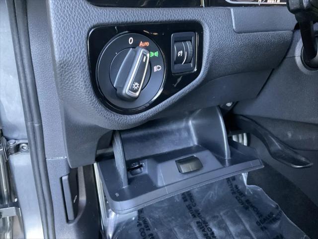 2019 Volkswagen Golf R 2.0T w/DCC & Navigation