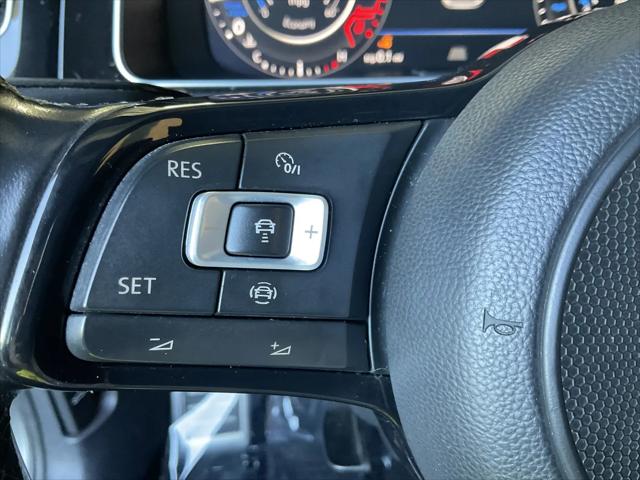 2019 Volkswagen Golf R 2.0T w/DCC & Navigation