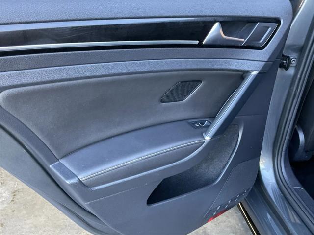 2019 Volkswagen Golf R 2.0T w/DCC & Navigation