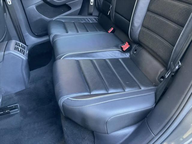2019 Volkswagen Golf R 2.0T w/DCC & Navigation