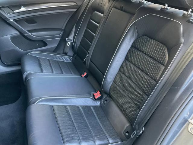 2019 Volkswagen Golf R 2.0T w/DCC & Navigation