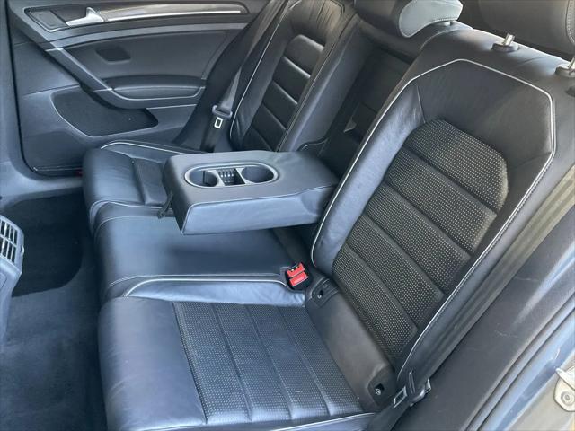 2019 Volkswagen Golf R 2.0T w/DCC & Navigation