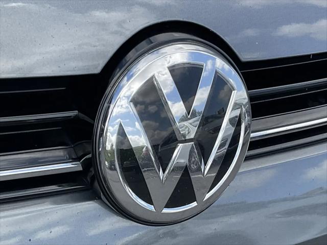 2019 Volkswagen Golf R 2.0T w/DCC & Navigation