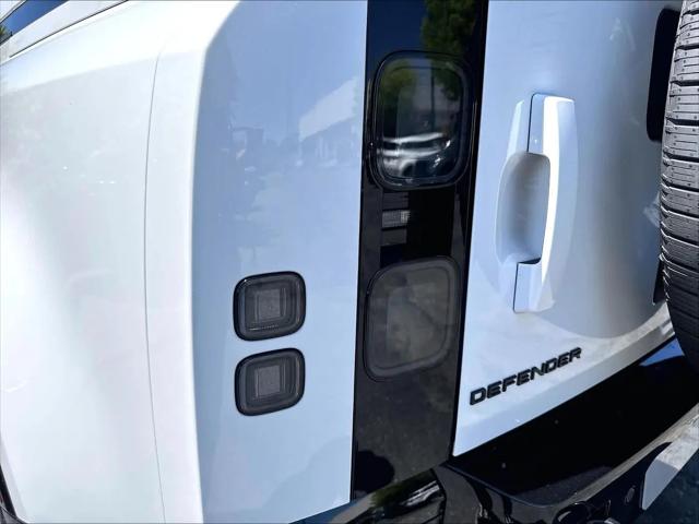 2026 Land Rover Defender P400 X-Dynamic SE