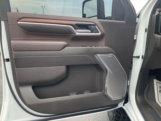 2024 GMC Sierra 2500HD 4WD Crew Cab Standard Bed Denali