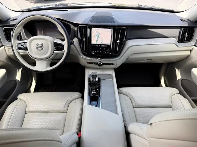 2024 Volvo XC60 Recharge T8 Ultimate Dark Theme