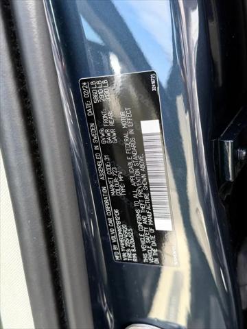 2024 Volvo XC60 Recharge T8 Ultimate Dark Theme