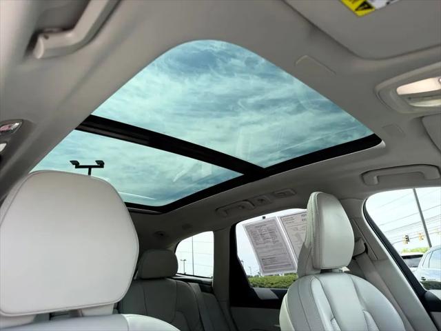 2024 Volvo XC60 Recharge T8 Ultimate Dark Theme