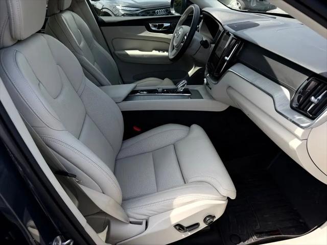 2024 Volvo XC60 Recharge T8 Ultimate Dark Theme