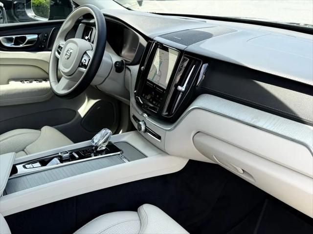 2024 Volvo XC60 Recharge T8 Ultimate Dark Theme