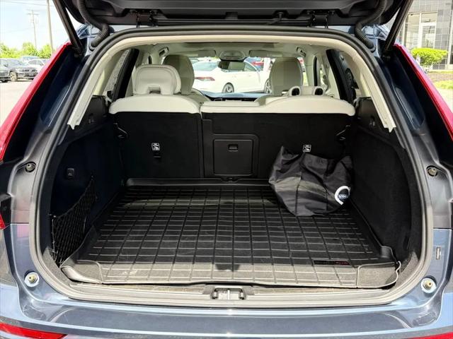 2024 Volvo XC60 Recharge T8 Ultimate Dark Theme