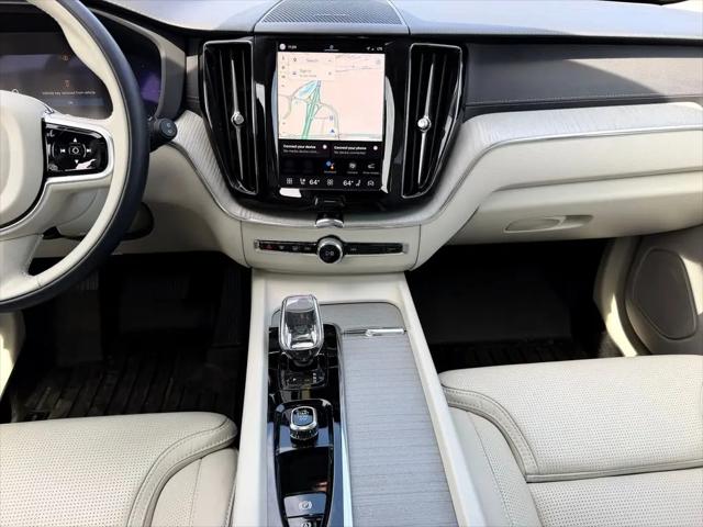 2024 Volvo XC60 Recharge T8 Ultimate Dark Theme