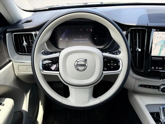 2024 Volvo XC60 Recharge T8 Ultimate Dark Theme