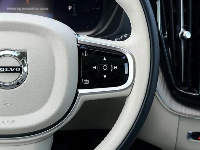 2024 Volvo XC60 Recharge T8 Ultimate Dark Theme