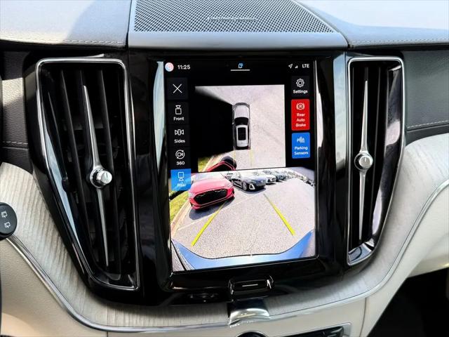 2024 Volvo XC60 Recharge T8 Ultimate Dark Theme
