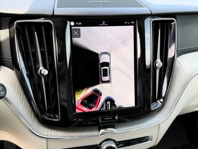 2024 Volvo XC60 Recharge T8 Ultimate Dark Theme