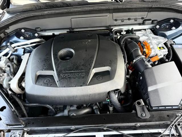 2024 Volvo XC60 Recharge T8 Ultimate Dark Theme