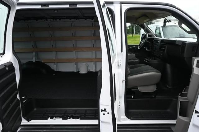 2025 Chevrolet Express Cargo Van RWD 2500 Regular Wheelbase WT