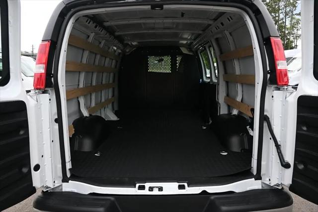 2025 Chevrolet Express Cargo Van RWD 2500 Regular Wheelbase WT