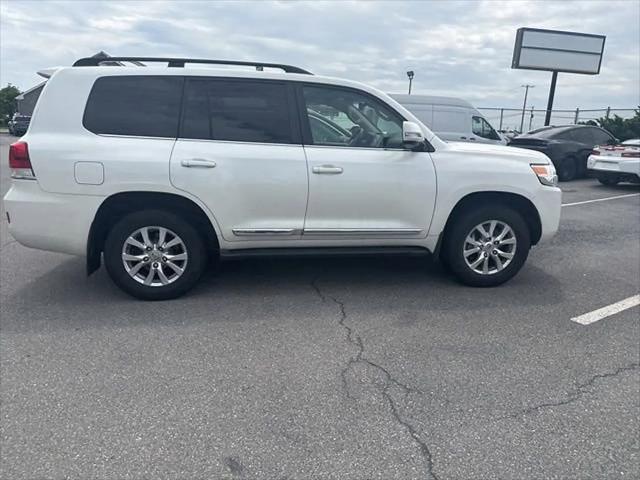 2016 Toyota Land Cruiser V8