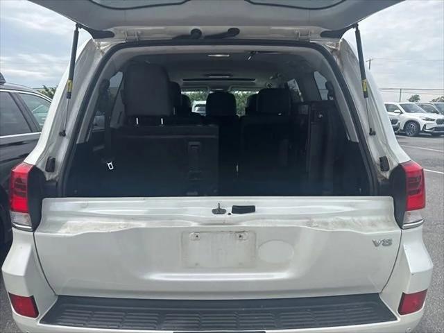2016 Toyota Land Cruiser V8