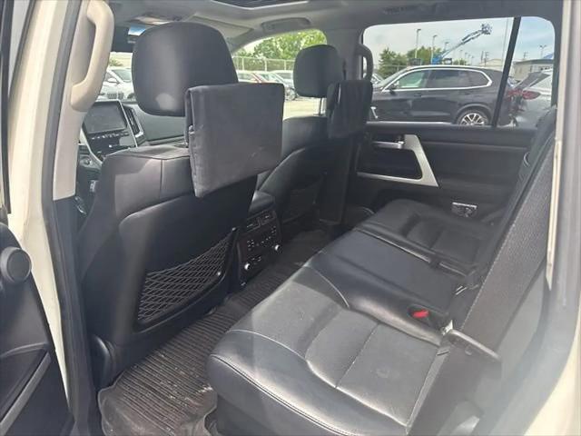 2016 Toyota Land Cruiser V8