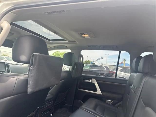 2016 Toyota Land Cruiser V8