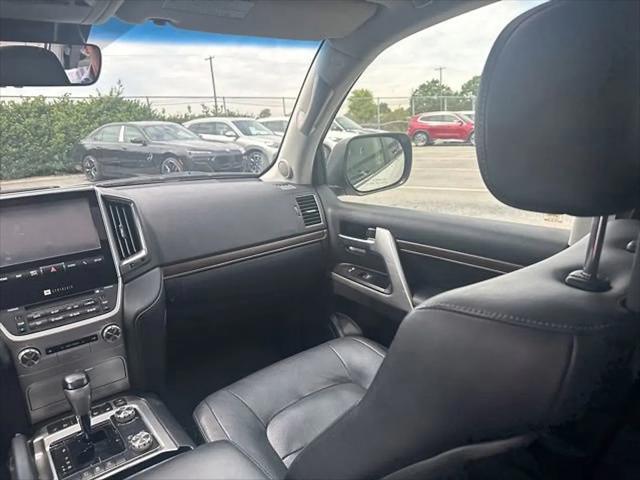 2016 Toyota Land Cruiser V8