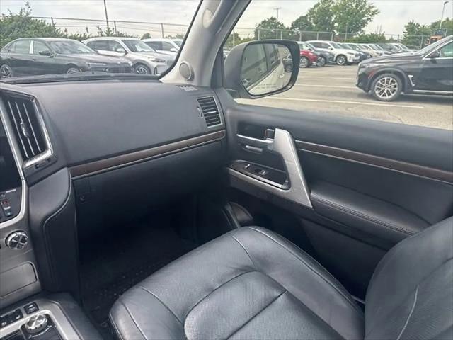 2016 Toyota Land Cruiser V8
