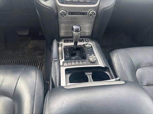 2016 Toyota Land Cruiser V8