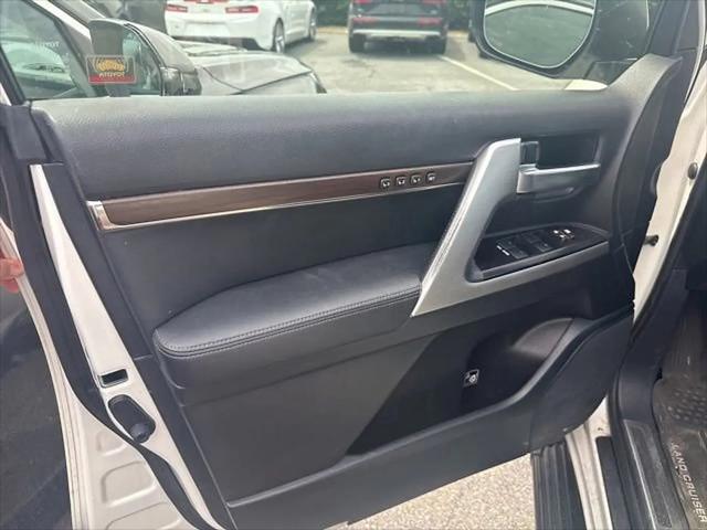 2016 Toyota Land Cruiser V8