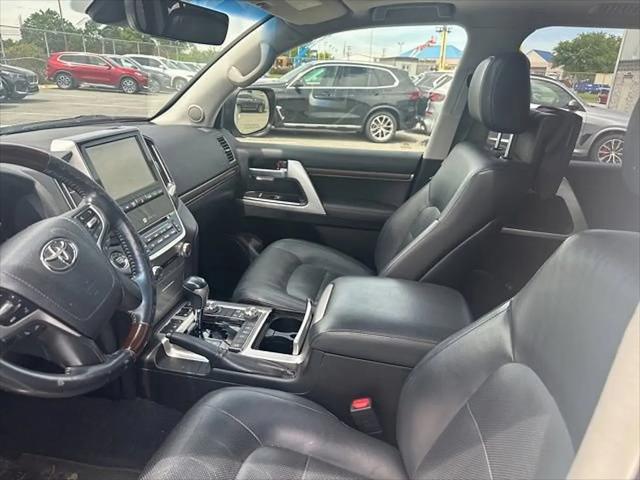 2016 Toyota Land Cruiser V8