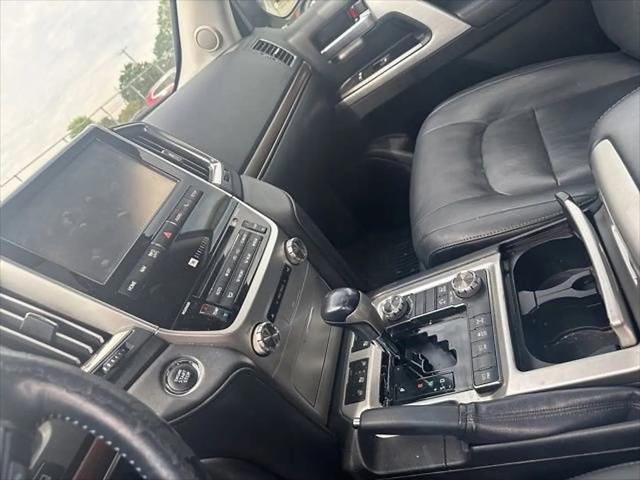 2016 Toyota Land Cruiser V8