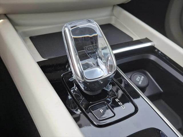 2026 Volvo XC60 Plug-In Hybrid Ultra, T8 AWD Electric/Gasoline, Dark