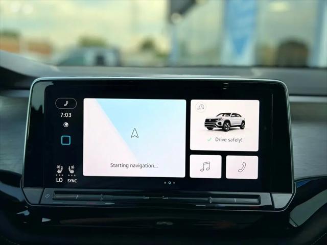 2024 Volkswagen Atlas Cross Sport 2.0T SE w/Technology