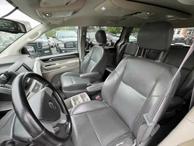 2010 Volkswagen Routan SE