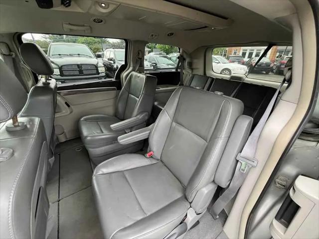2010 Volkswagen Routan SE