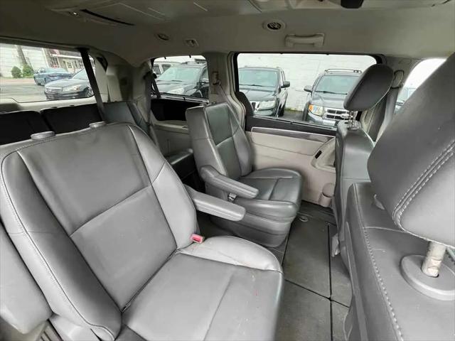2010 Volkswagen Routan SE
