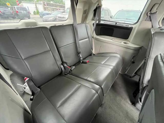 2010 Volkswagen Routan SE