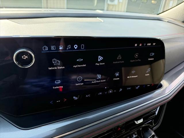 2025 Chevrolet Suburban 4WD RST