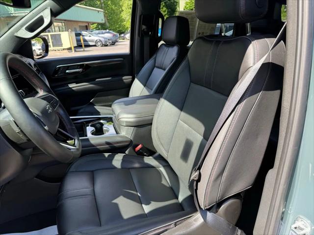 2025 Chevrolet Suburban 4WD RST