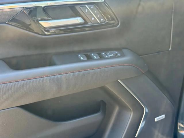 2025 Chevrolet Suburban 4WD RST