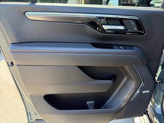 2025 Chevrolet Suburban 4WD RST