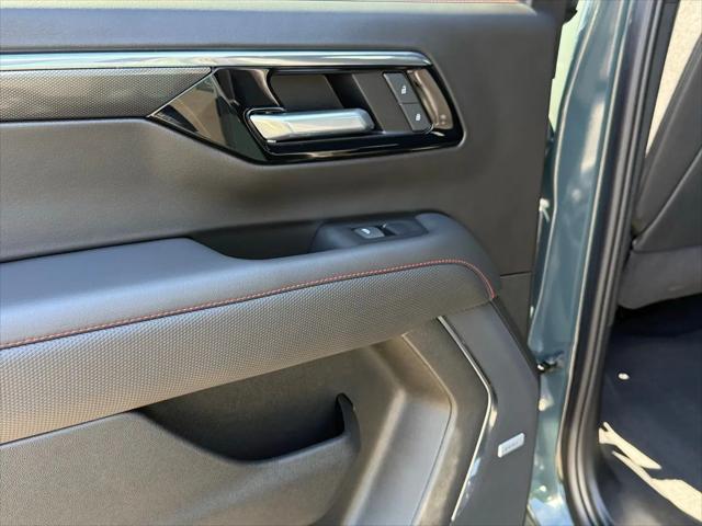 2025 Chevrolet Suburban 4WD RST
