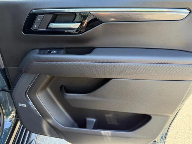 2025 Chevrolet Suburban 4WD RST