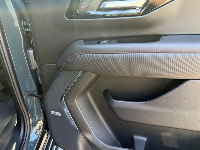 2025 Chevrolet Suburban 4WD RST