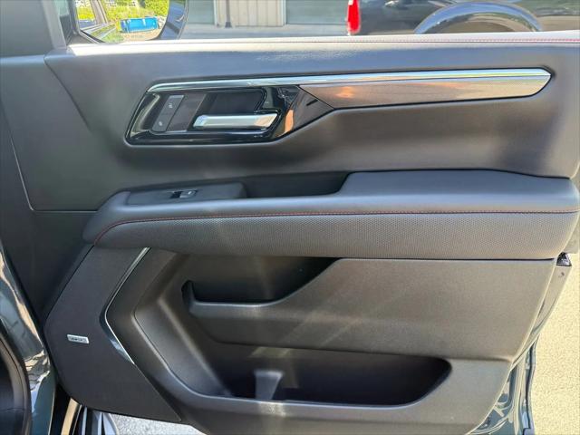 2025 Chevrolet Suburban 4WD RST